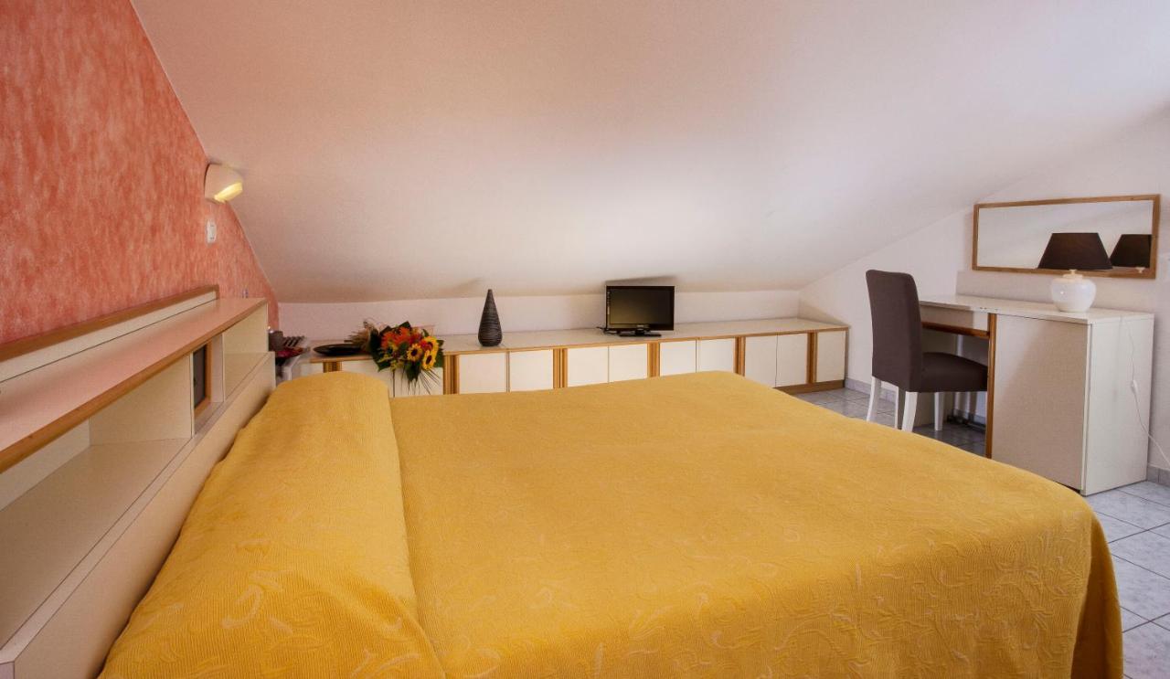 Hotel Locanda Rosy Cattolica Bilik gambar
