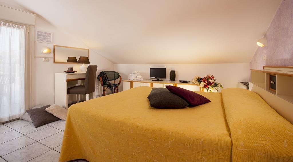 Hotel Locanda Rosy Cattolica Bilik gambar